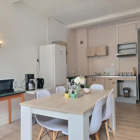 Appartement Lumineuse Avec Balcon - Cuisine Partagee & Salle De Bain Privative *