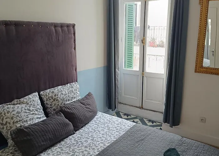 Lumineuse Avec Balcon - Cuisine Partagée&salle De Bain Privative