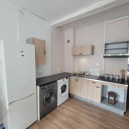 Lumineuse Avec Balcon - Cuisine Partagee & Salle De Bain Privative *